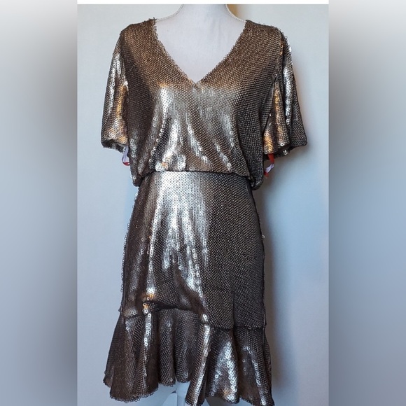 Gold sequin cocktail dress. - Picture 3 of 3